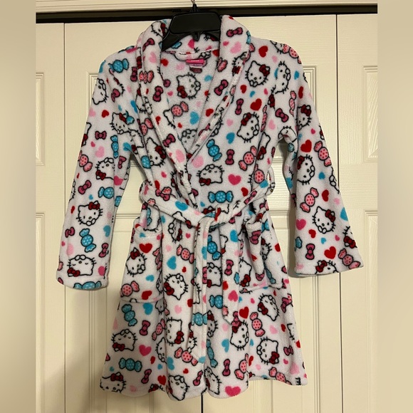 ✨SOLD- Hello Kitty Plush Robe Size Medium - Picture 8 of 9